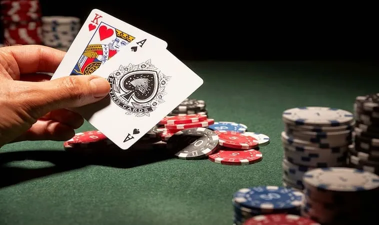Game bài Blackjack: Mẹo Chơi Bài Dành Cho Người Mới 4 Game bài Blackjack là trò chơi may rủi nhưng đầy chiến lược